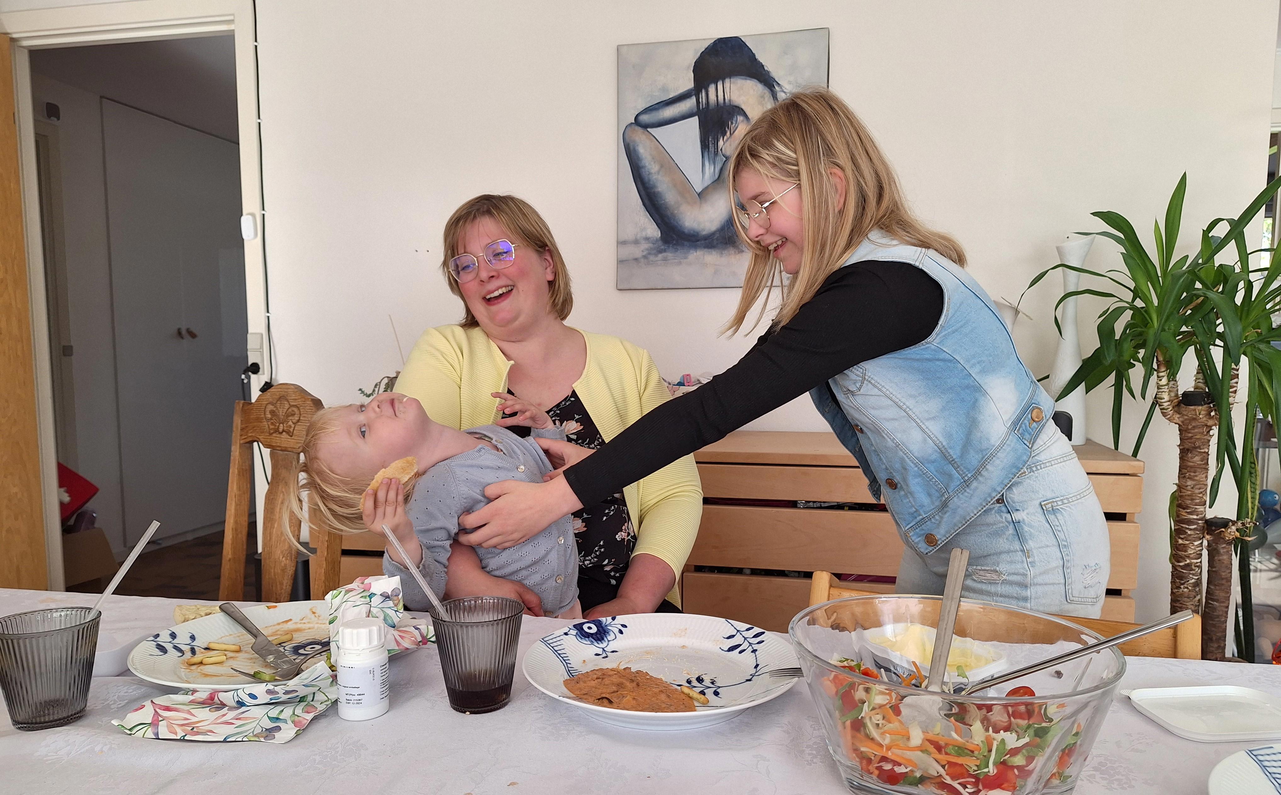 Michelle med hendes mor Tina og søster April